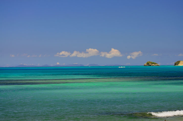 伊平屋島を望む