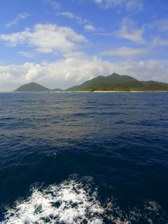 伊平屋島（フェリー伊平屋より）