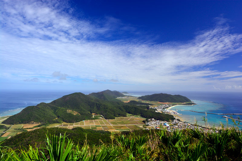 賀陽山頂から（島の東端を望む）