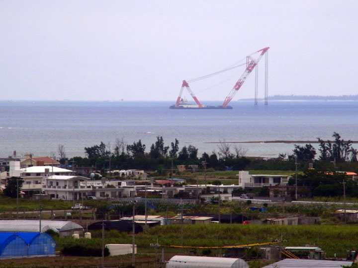 巨大クレーン船