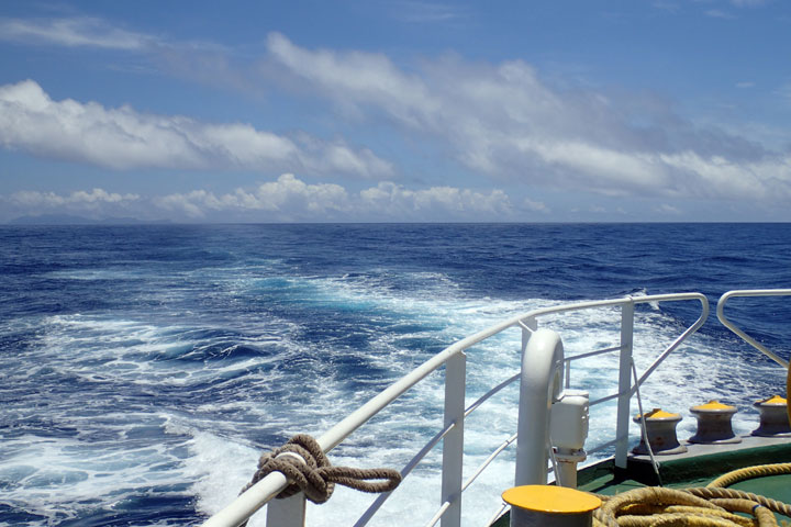 母島を後にして