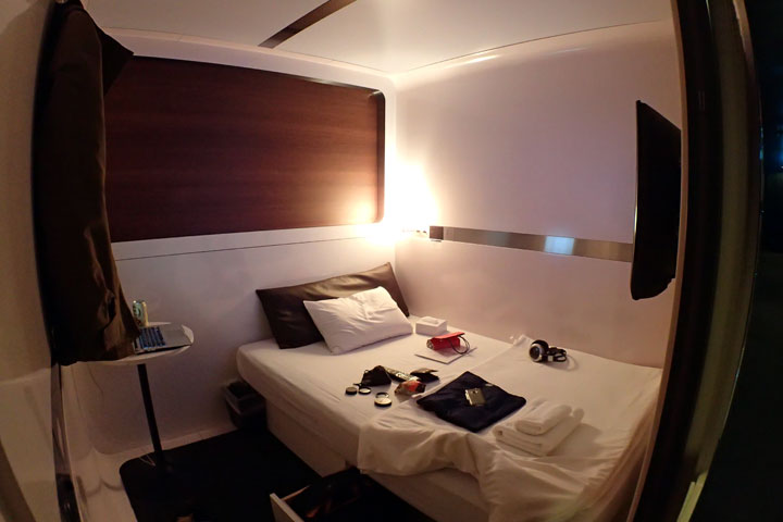 カプセルホテル