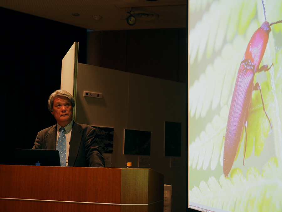 むしむし写真コンテスト表彰式（飯田貢さん撮影）