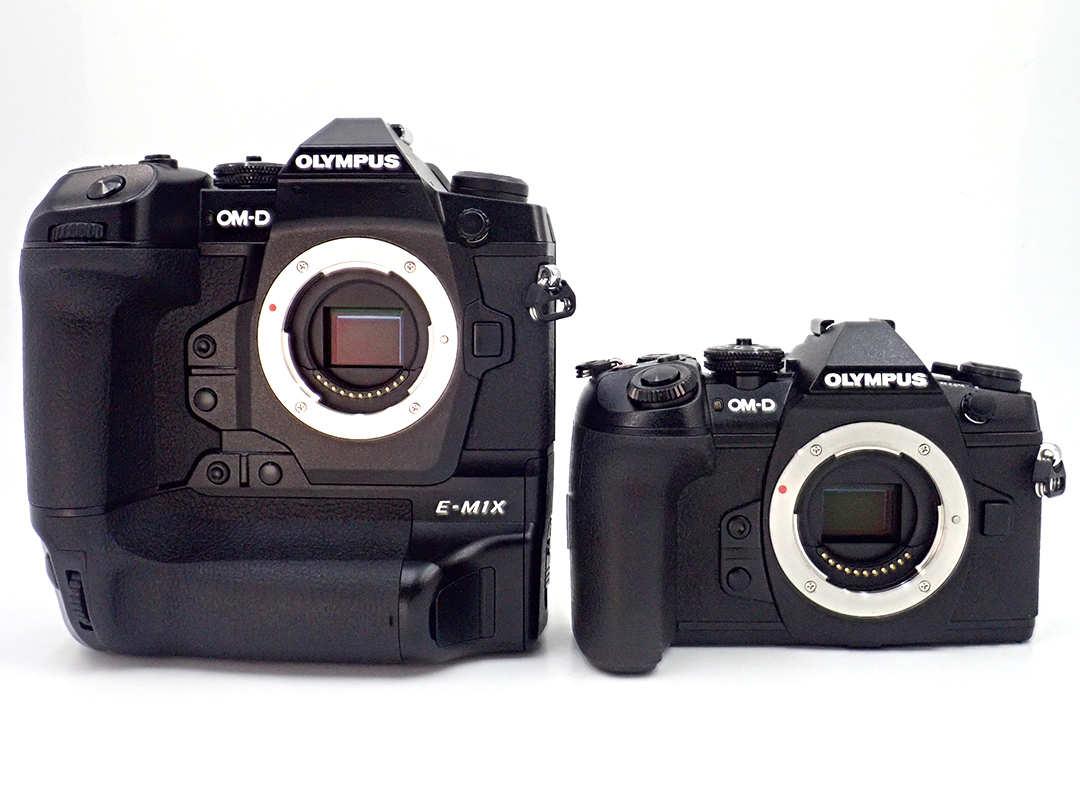 OLYMPUS OM-D E-M1X（左）