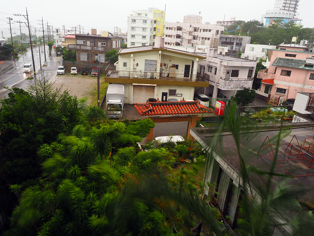 火曜日午前８時