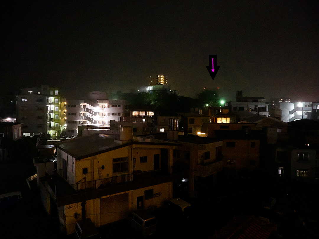 台風の夜（↓が琉大病院）