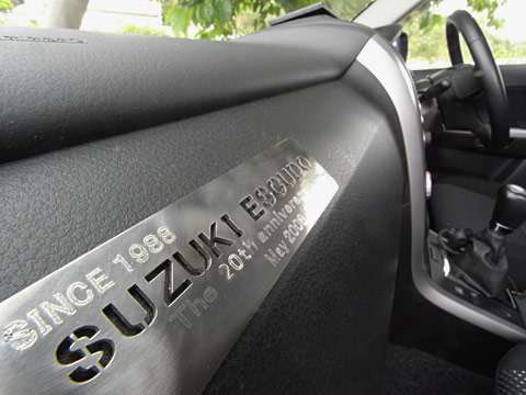 エスクード発売20周年記念プレート