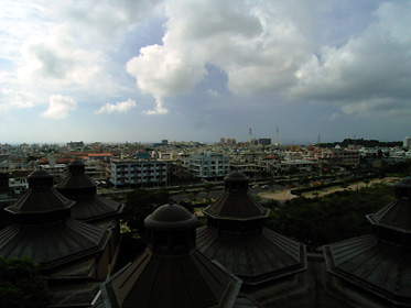 梅雨明けの空（浦添市美術館から西海岸方向）