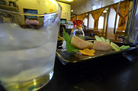 花酒とカジキ刺身 花酒とカジキ刺身