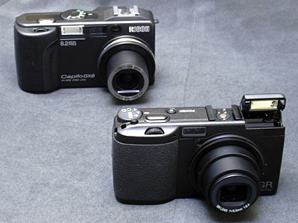 Ricoh GR Digital(手前)とRicoh Caplio GX8 Ricoh GR Digital(手前)とRicoh Caplio GX8