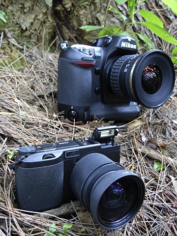 ワイコン付きGR-Dと11-18mm付きD2X ワイコン付きGR-Dと11-18mm付きD2X