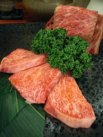 これから焼かれる肉